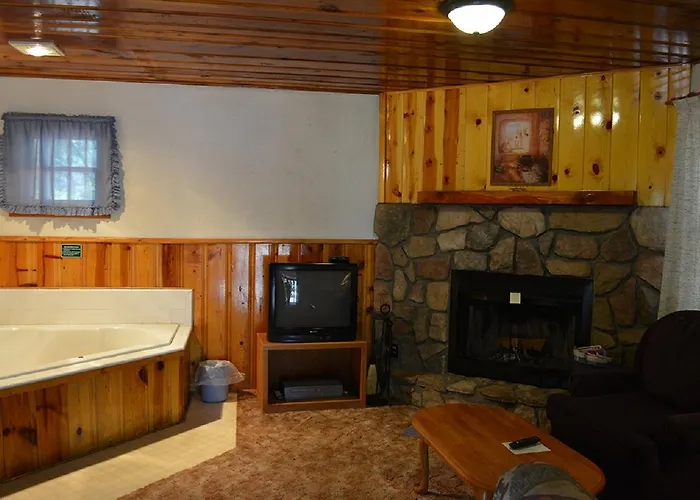 Lodge Whispering Pines *